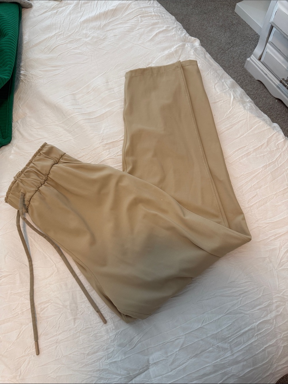 lululemon athletica women’s Drawstring Joggers in Beige